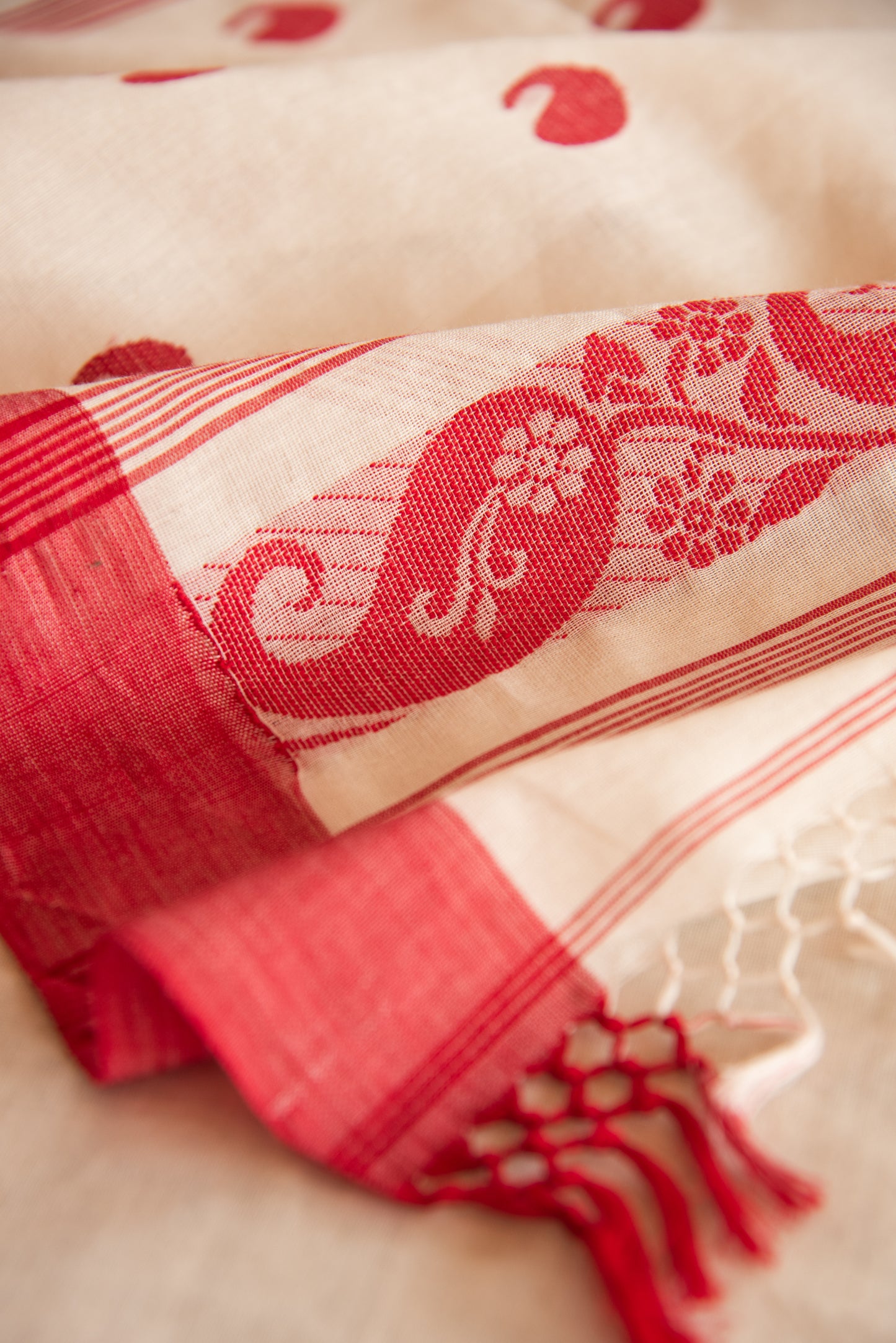 
                  
                    Bengal Cotton Jamdhani Saree
                  
                