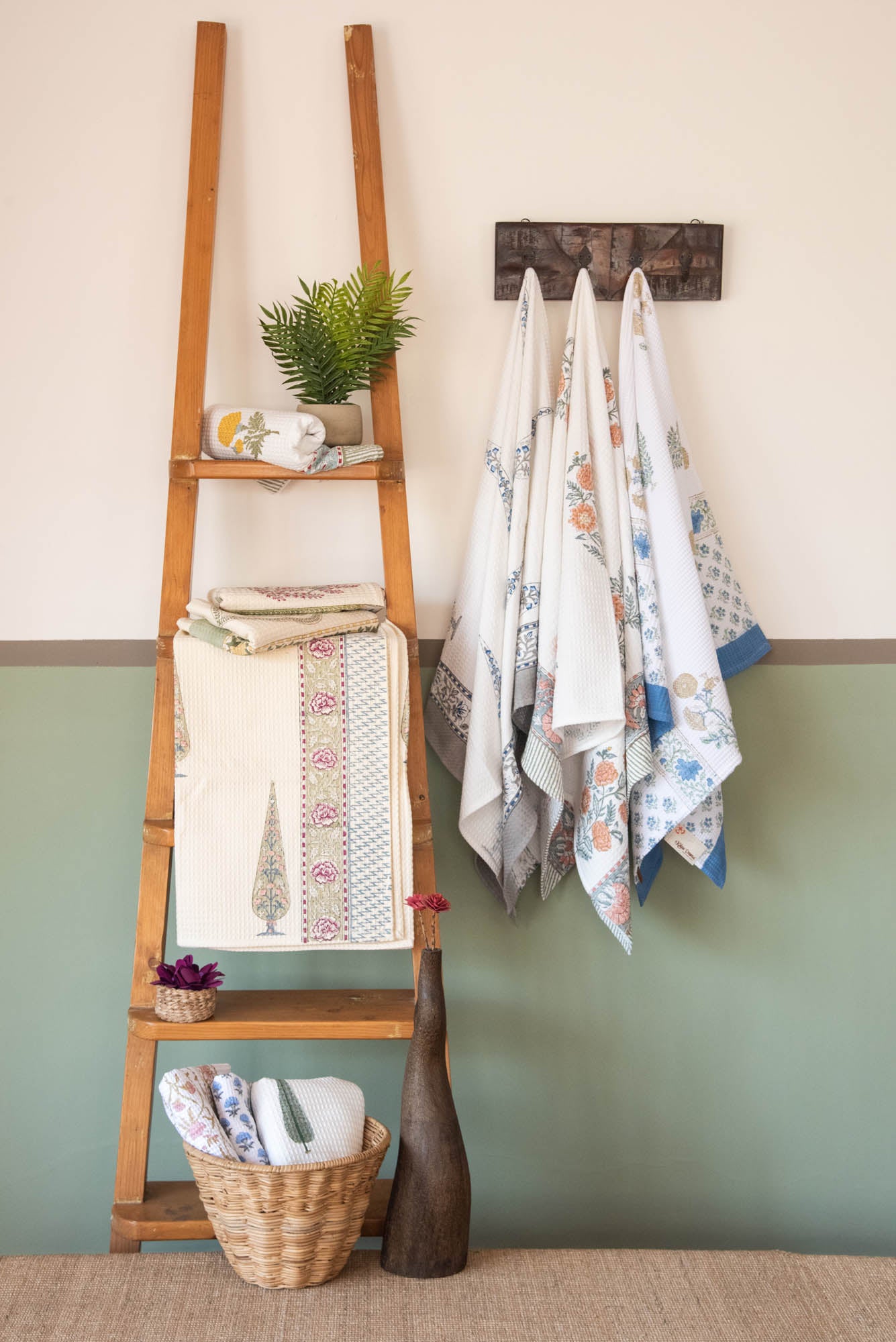 
                  
                    COTTON BATH TOWEL
                  
                