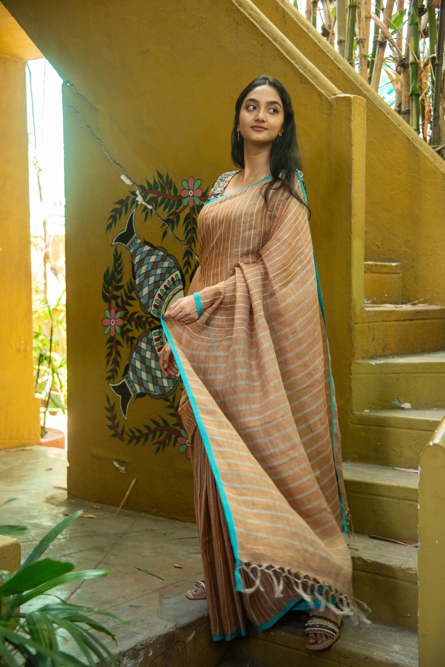 
                  
                    Linen Saree
                  
                