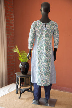 
                  
                    Long Kurta ¾ Slevee
                  
                